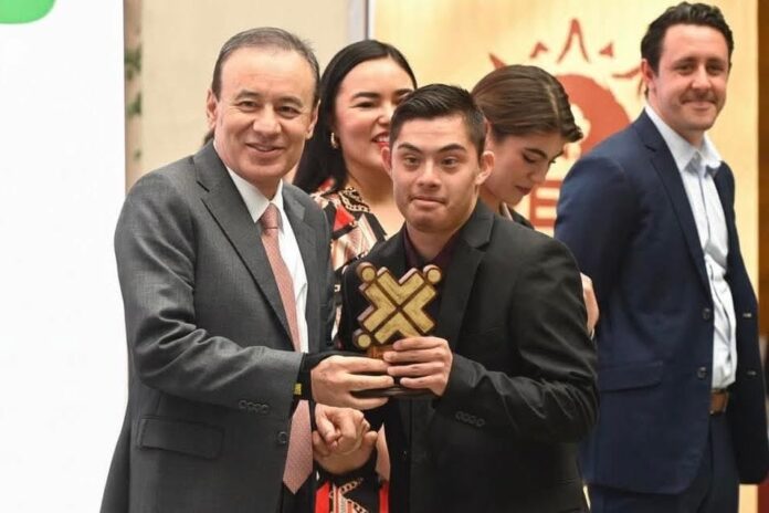 #Empalme  Jesús Espericueta sigue recibiendo felicitaciones, por susdos medallas de oro en los Paranacionales Conade 2025; ‘El Flash’ vive en Empalme.