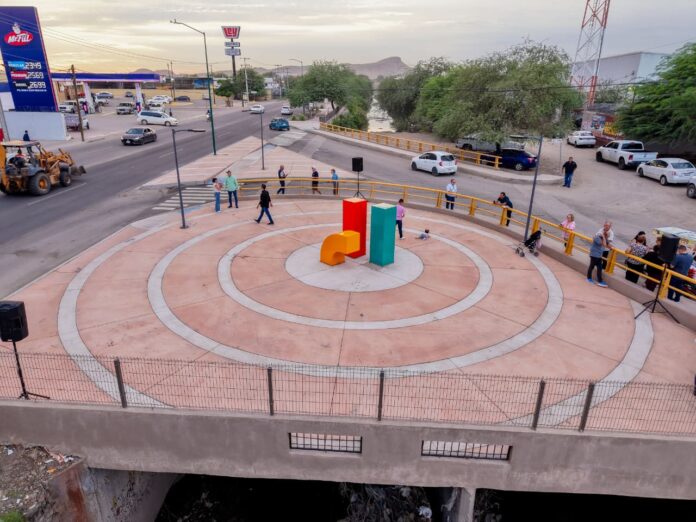Entrega Toño Astiazarán andador lineal Lázaro Cárdenas, obra elegida por vecinos a través del presupuesto CRECES; el andador lineal contempla todo un cambio del entorno donde se invirtieron más de 23 mdp; de ser un lugar abandonado, ahora luce iluminado, arbolado y con espacios para las familias.