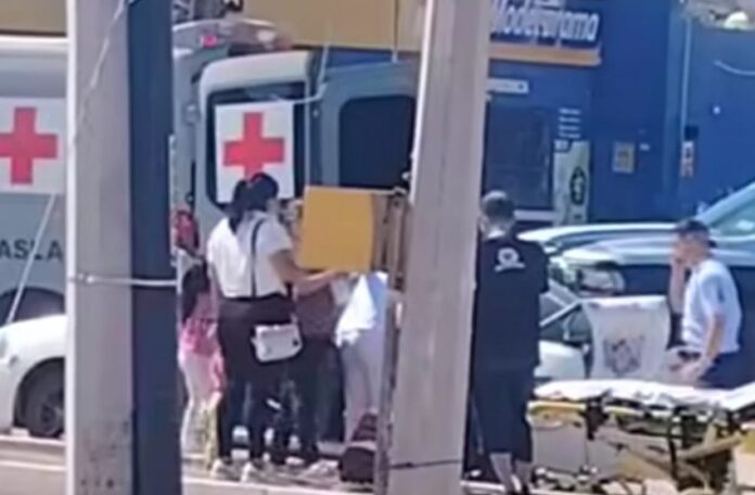#Guaymas Dos personas heridas en choque por alcance; ocurrió en calles de la colonia Sahuaripa, a la altura del rebombeo.