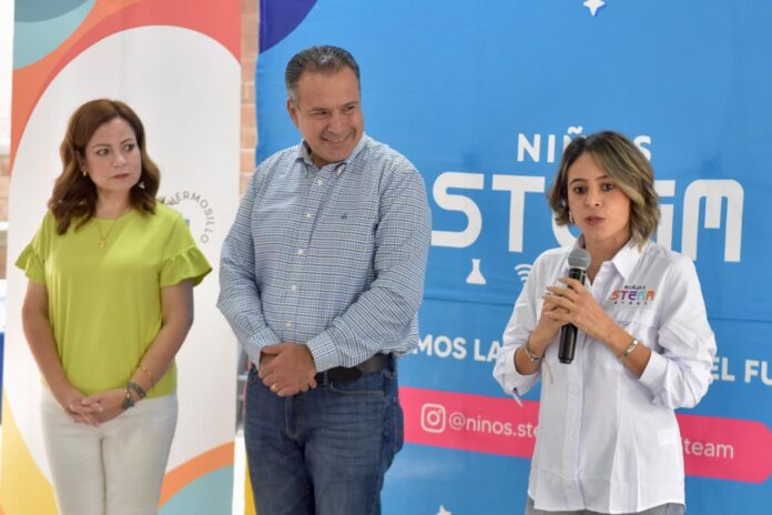 Motiva Toño Astiazarán a integrantes del Cabildo Infantil a conocer sobre energía renovable; el Presidente Municipal de Hermosillo los acompañó a probar en una carrera los carritos eléctricos que aprendieron a ensamblar en su Steam Day.