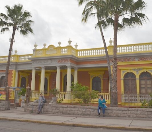 Roban en la Casa de la Cultura