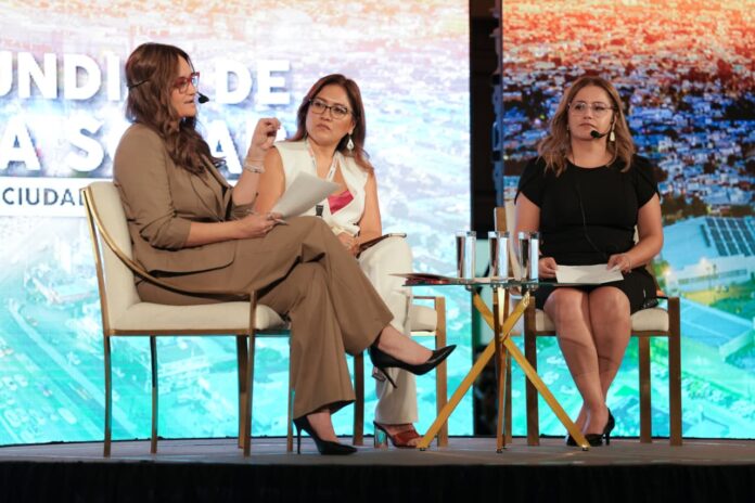 Expertos destacan liderazgo y colaboración estratégica en transición energética durante el Foro Mundial de Energía Solar 2025; imparten pláticas sobre la importancia de la colaboración estratégica en el sector energético y Nuevo México que pasó del estado del sol al estado solar.