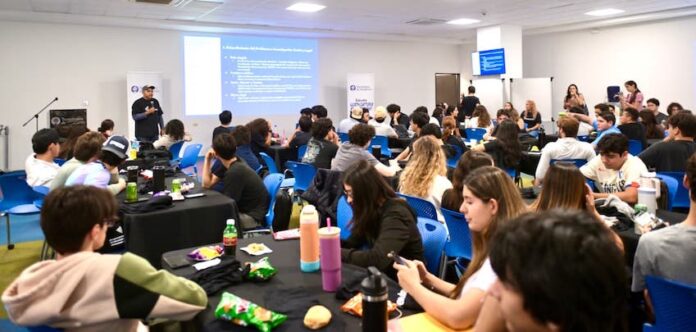 Reconoce Gobierno Municipal talento juvenil en Data Driven Day; colabora con el Tec de Monterrey para impulsar ideas innovadoras que fortalezcan la labor del Gobierno Municipal a favor de la ciudadanía.
