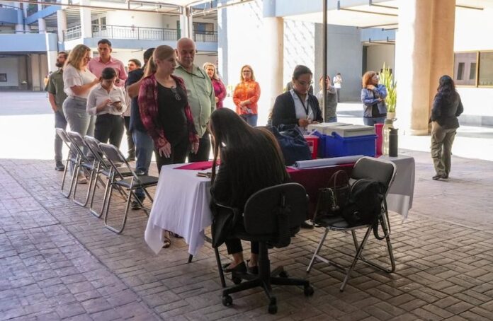 Instalan punto de vacunación invernal en Centro de Gobierno;  Con el propósito de ofrecer protección inmunológica contra enfermedades respiratorias durante el periodo de frío.