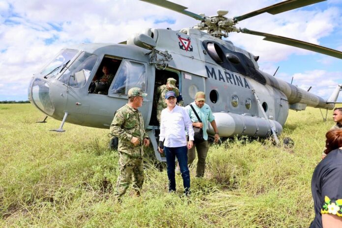 Supervisa Gobernador Durazo comunidades afectadas por tormenta tropical Raymond y garantiza apoyos a familias; el mandatario estatal aseguró que las familias de la zona donde se registraron los mayores acumulados por las lluvias, serán atendidas primordialmente con apoyos y programas sociales para la recuperación, lo más pronto posible, de sus bienes.