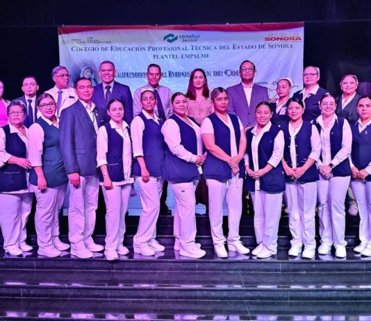 Emotiva ceremonia de imposición de cofias a estudiantes de enfermería