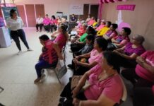 Brinda Ayuntamiento plática sobre concientización del cáncer de mama