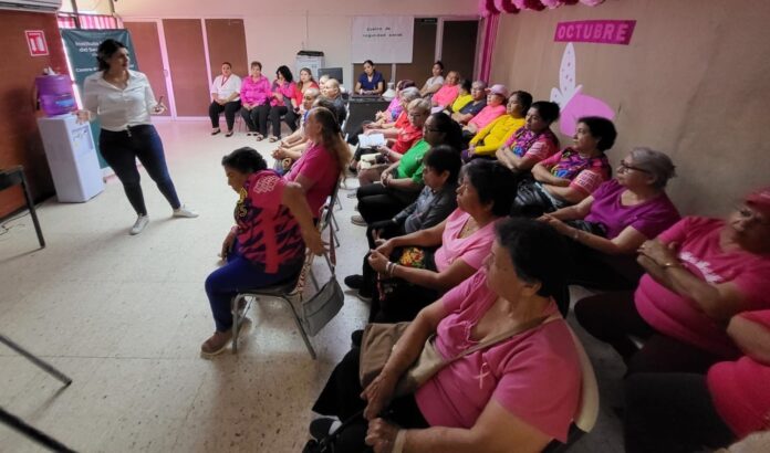 Brinda Ayuntamiento plática sobre concientización del cáncer de mama; como parte de las actividades que está desarrollando el instituto con motivo del Mes de la Sensibilización sobre el Cáncer de Mama.