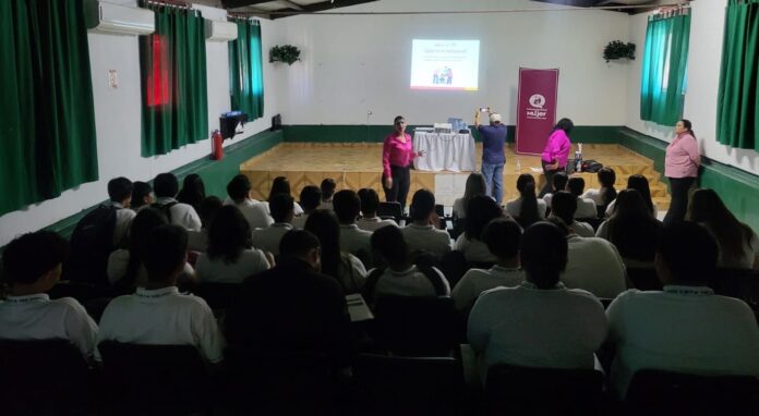 #Empalme Brinda Ayuntamiento plática sobre concientización del cáncer de mama; la charla que se llevó a cabo en el Centro de Seguridad Social, en la que tuvieron participación alrededor de 40 mujeres.