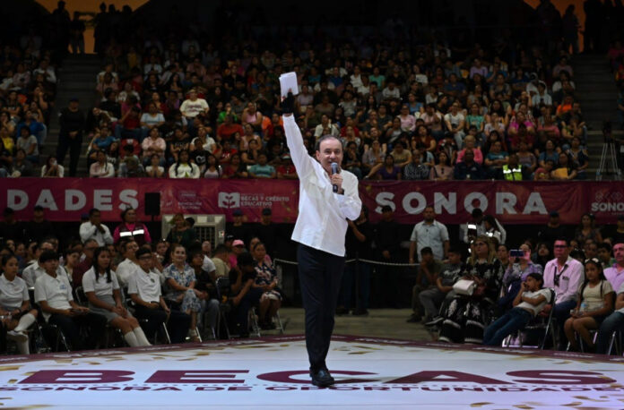 #Hermosillo Gobernador Durazo logra disminuir deserción escolar con histórico programa de Becas Sonora de Oportunidades; una prioridad del gobierno que encabeza, por el impacto directo que tiene en el desarrollo educativo y social del estado.