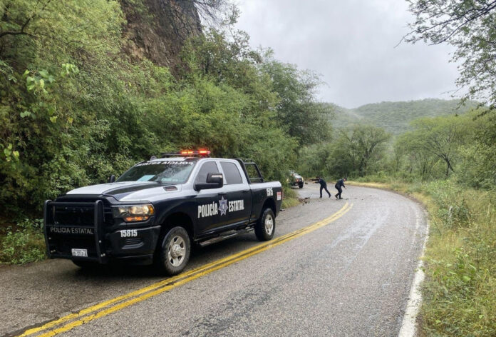 Apoya Policía Estatal a comunidades afectadas por tormentas en Sonora; más de mil 200 Policías Estatales en más de 400 unidades se encuentran a lo largo y ancho del estado en ayuda a la ciudadanía.