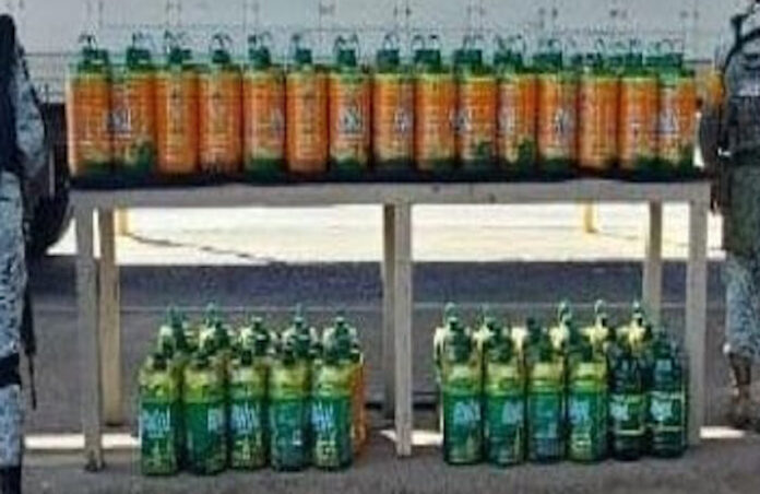#SLRC Aseguran cargamento de metanfetamina líquida; poco más de mil litros, en 120 garrafones, que iban ocultos en artículos de limpieza transportados en un tráiler, cuyo chofer quedó detenido.