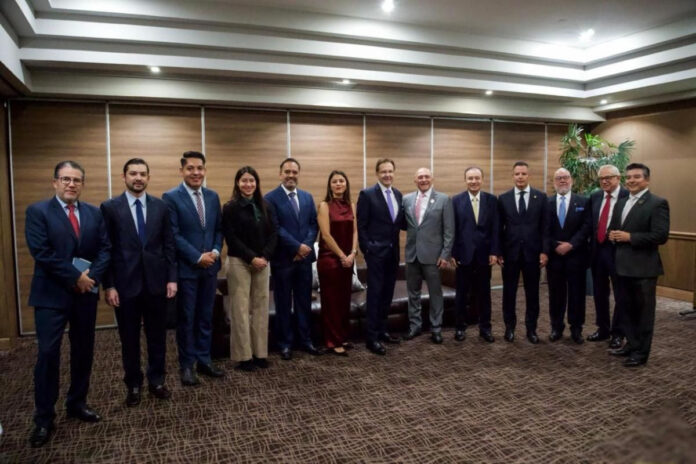 #Hermosillo Gobernador Durazo destaca crecimiento industrial de Sonora durante la 50ª Convención Nacional de Index 2025; el mandatario estatal reafirma el compromiso con el fortalecimiento del sector manufacturero de exportación y la atracción de inversiones sostenibles mediante el Plan Sonora de Energías Sostenibles.