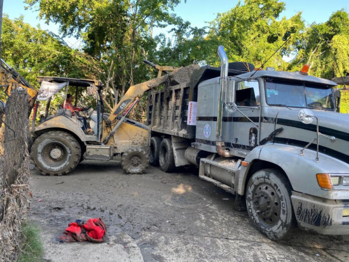 #Hermosillo  Gobierno de Sonora envía 23 toneladas de víveres en apoyo a familias de los estados afectados por huracanes; se incluye también maquinaria para limpieza.