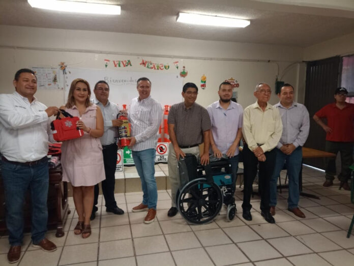 #Hermosillo Fortalecen capacitación sobre Protección Civil en escuelas de nivel básico; sobre el desarrollo de habilidades y conocimientos para prevenir riesgos, identificar zonas de peligro, implementar rutas de evacuación y llevar a cabo simulacros.
