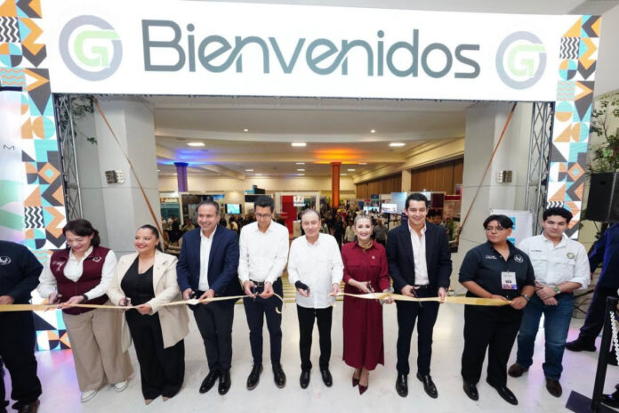 #Hermosillo Gobernador Durazo y Canadevi fortalecen la vivienda en Sonora con inicio de 55 mil casas para familias vulnerables; mandatario estatal encabeza acciones para garantizar el acceso a un patrimonio seguro, en seguimiento al Programa Nacional de Vivienda.