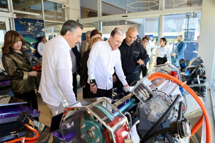 #Hermosillo  Gobernador Durazo coloca a Sonora en el mapa mundial de la electromovilidad con prototipo de vehículo eléctrico BMC; único en su tipo, que se está desarrollando en el ITH, apuntala a Sonora como un líder en electromovilidad; marca un hito histórico para Sonora, se atenderá el mercado de las flotas de Movilidad y transporte de logística como Servicio (Maas).