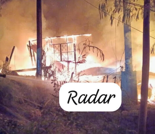 Familia se salva milagrosamente al incendiarse su casa, en la madrugada