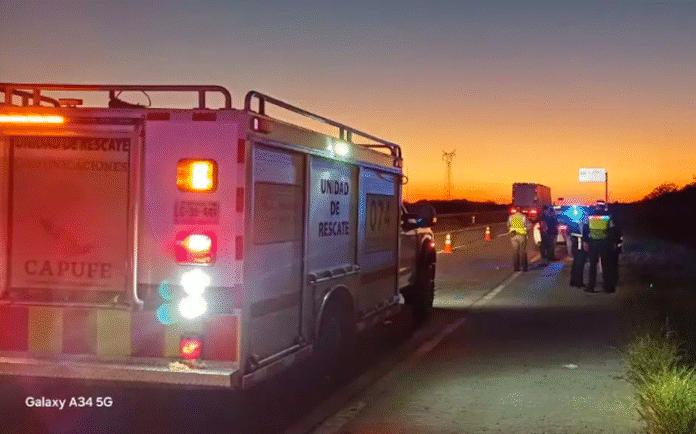 #Bácum Investiga FGJE volcamiento de camioneta que dejó varios heridos; ocurrió a la altura de Bácum; el conductor de la unidad está bajo custodia policial.