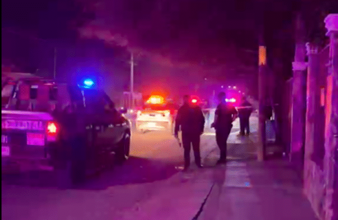 #Hermosillo Asesinan a agente de la Policía Municipal; los victimarios viajaban a bordo de una motocicleta.