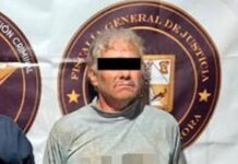 Roció con gasolina a su ex esposa, amenazándola con prenderle fuego