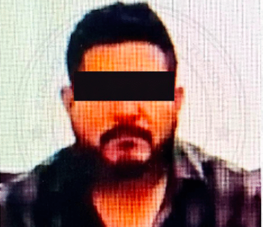 Detenido con un micrófono de sistema de sirena utilizado en vehículos de emergencia
