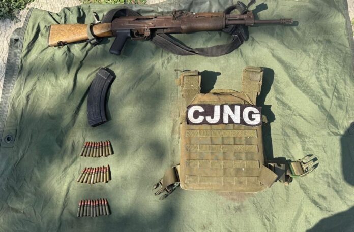 #Nacional Cae grupo delictivo en posesión de material bélico y equipo táctico; en total, cinco sujetos, hoy a disposición del Ministerio Público para investigación.