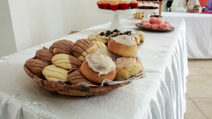 Concluye Ayuntamiento de Guaymas taller de Emprendimiento para la preparación de cupcakes y panadería, realizado en el CIAS de la colonia Fátima.
