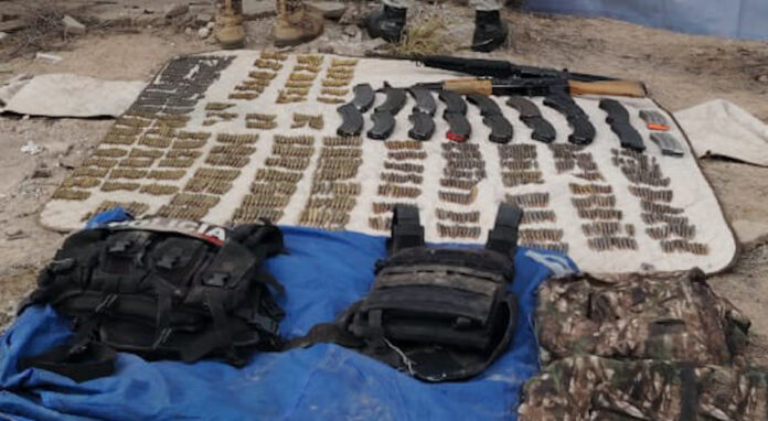 #Pitiquito Aseguran fusiles de asalto, cargadores, cartuchos y equipo táctico; operativo militar llevado a cabo en las inmediaciones del Ejido Trincheras, municipio de Pitiquito.
