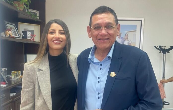 #Empalme Alcalde Luis Fuentes sigue tocando puertas ante el Gobierno del Estado; se reúne con Paulina Ocaña; para traer mas y mejores beneficios para los empalmense.