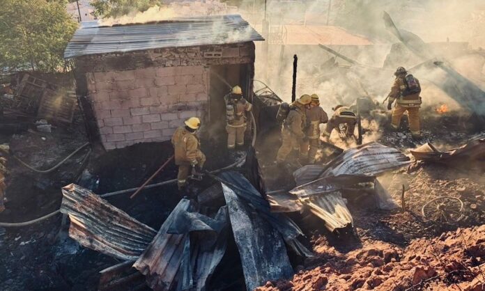 #Guaymas El fuego acabó con los juguetes que les había traído ‘Santa’ en Navidad; los niños perdieron también ropa sin estrenar, al igual que toda la familia se quedaron sin nada; se pide ayuda