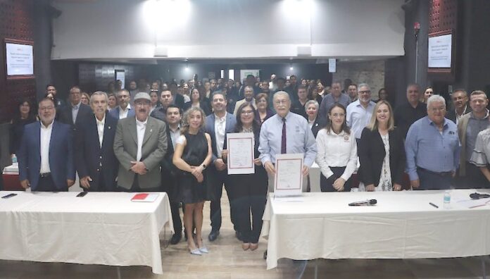 Entrega SEC Constancias de Situación Profesional y de Registro de Instituciones Educativas; mecanismo que da certeza a quienes cursan una licenciatura.