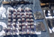 Aseguran camioneta de gama alta que transportaba armamento