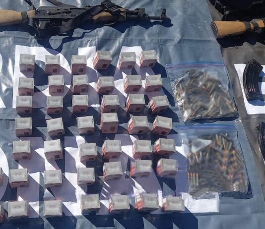 Aseguran camioneta de gama alta que transportaba armamento