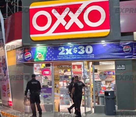 Asaltan tienda Oxxo de la colonia Aurora