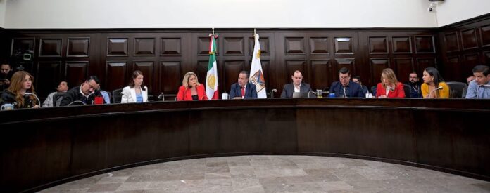 Aprueba Cabildo presupuesto de egresos 2026 priorizando obras, seguridad y agua en beneficio de familias de Hermosillo; por un monto de 7 mil 8 millones de pesos para invertir en enfoque social; Hermosillo continuará por la ruta de la infraestructura, seguridad y agua con la aprobación del presupuesto a ejercerse el próximo año.