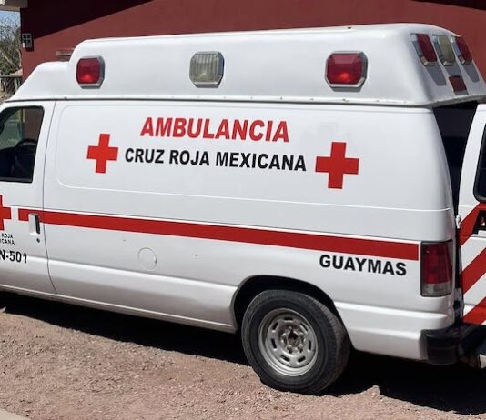 Hombre brutalmente agredido por dos sujetos, en una fiesta