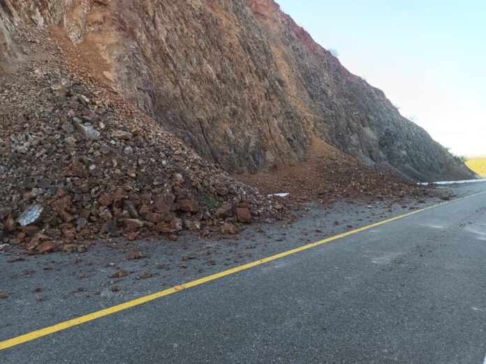 #Guaymas Continúan fallas graves y peligrosas en carretera estatal 85; problema que mayormente se presenta en la zona de San Marcial; ya se han hecho reportes ante distintas instancias oficiales, pero hasta el momento no se ha hecho nada.