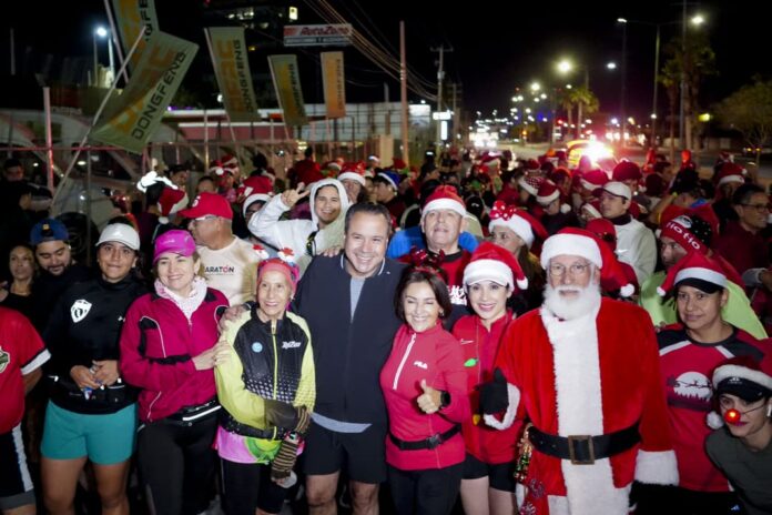 Participa Toño Astiazarán en Trote Navideño; el bulevar Luis Donaldo Colosio se convirtió en un encuentro de sana convivencia con temática navideña.