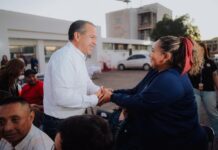 Entregan Toño Astiazarán y Patty Ruibal apoyos de Peso Solar a instituciones asistenciales