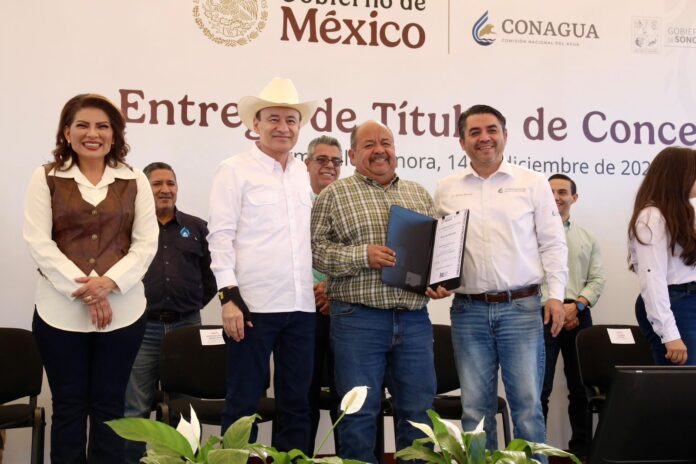 Gobiernos de Claudia Sheinbaum y Alfonso Durazo fortalecen al campo sonorense con títulos de concesión de agua; el gobernador Alfonso Durazo entregó títulos de concesión de agua para uso agrícola.