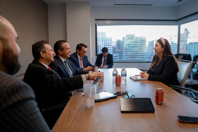 Impulsa Toño Astiazarán agenda binacional con Embajador de México y organizaciones en Washington para acercar oportunidades a Hermosillo; sostiene reunión con autoridades estadounidenses para fortalecer temas como participación ciudadana, vínculos y desarrollo.