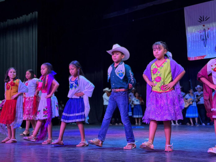 #Guaymas Semilleros Creativos muestra su talento en Guaymas; la tarde del domingo, el Auditorio Fray Ivo Toneck fue el escenario de la muestra artística Tengo un Sueño 2025.