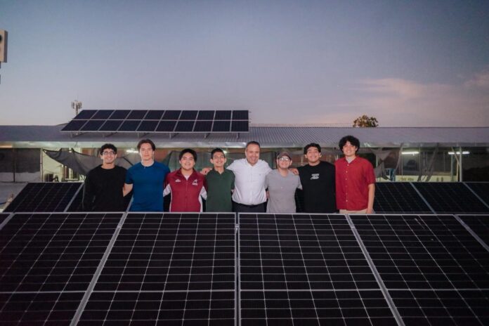 Suman Toño Astiazarán a Casa del Estudiante Cananense al programa Peso Solar; la Asociación de Cananenses se convierte en la organización número 75 en comprobar los beneficios de la energía solar y la innovación en Hermosillo.