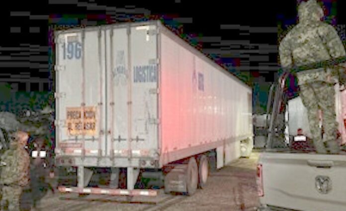 #Empalme Aseguran casi 18 mil cartuchos útiles en un tráiler; la unidad transportaba además tres automóviles tipo sedán; el chofer quedó detenido.