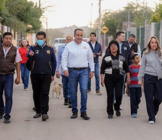 Entrega Toño Astiazarán pavimentación en Calle 12 de la colonia Nueva Esperanza