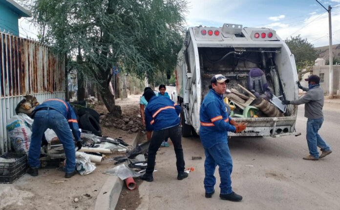 Realiza Ayuntamiento jornada de descacharre en la colonia Laura Alicia Frías; se recolectaron 8 toneladas de artículos en desuso y basura.