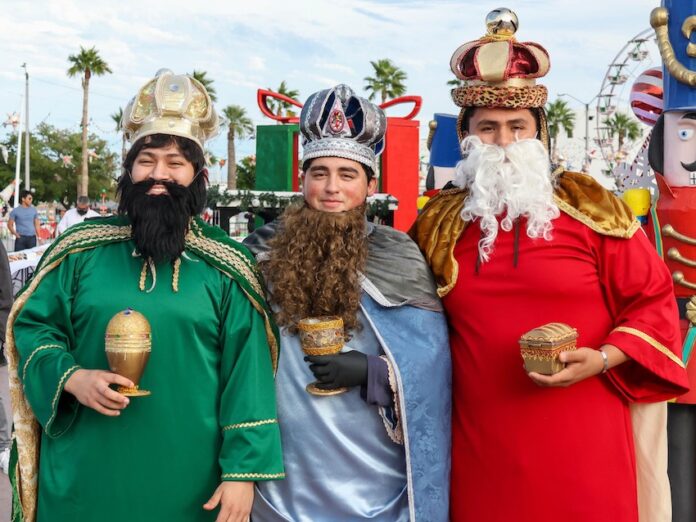 Comparte Ayuntamiento de Guaymas la tradicional Rosca de reyes; un evento que promueve la unión, convivencia familiar y tradiciones.
