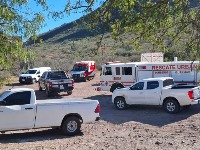Barranco como de 30 metros de altura, donde cayó un joven, cuando bajaba del Tetakawi; hasta las siete de la tarde no había sido posible para Bomberos recuperar el cuerpo; ‘todavía nos va a llevar por lo menos un par de horas más’, señalan.