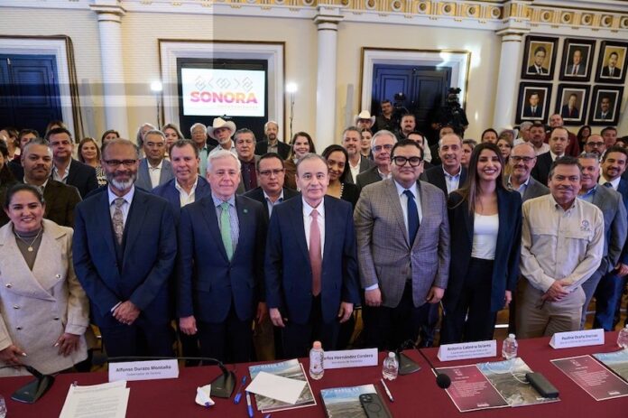 Gobernador Durazo concreta acuerdo de financiamiento para infraestructura sostenible en Sonora; el Gobierno y NadBank formalizaron un acuerdo para estructurar un programa de inversiones en infraestructura ambiental, enfocado prioritariamente en agua potable, saneamiento, modernización de redes de alcantarillado y fortalecimiento de plantas de tratamiento de aguas residuales, especialmente en comunidades que carecen de estos servicios.